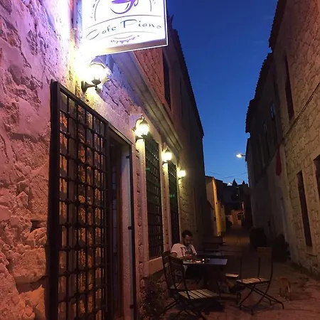 Cafe Piano Alacati Кешме